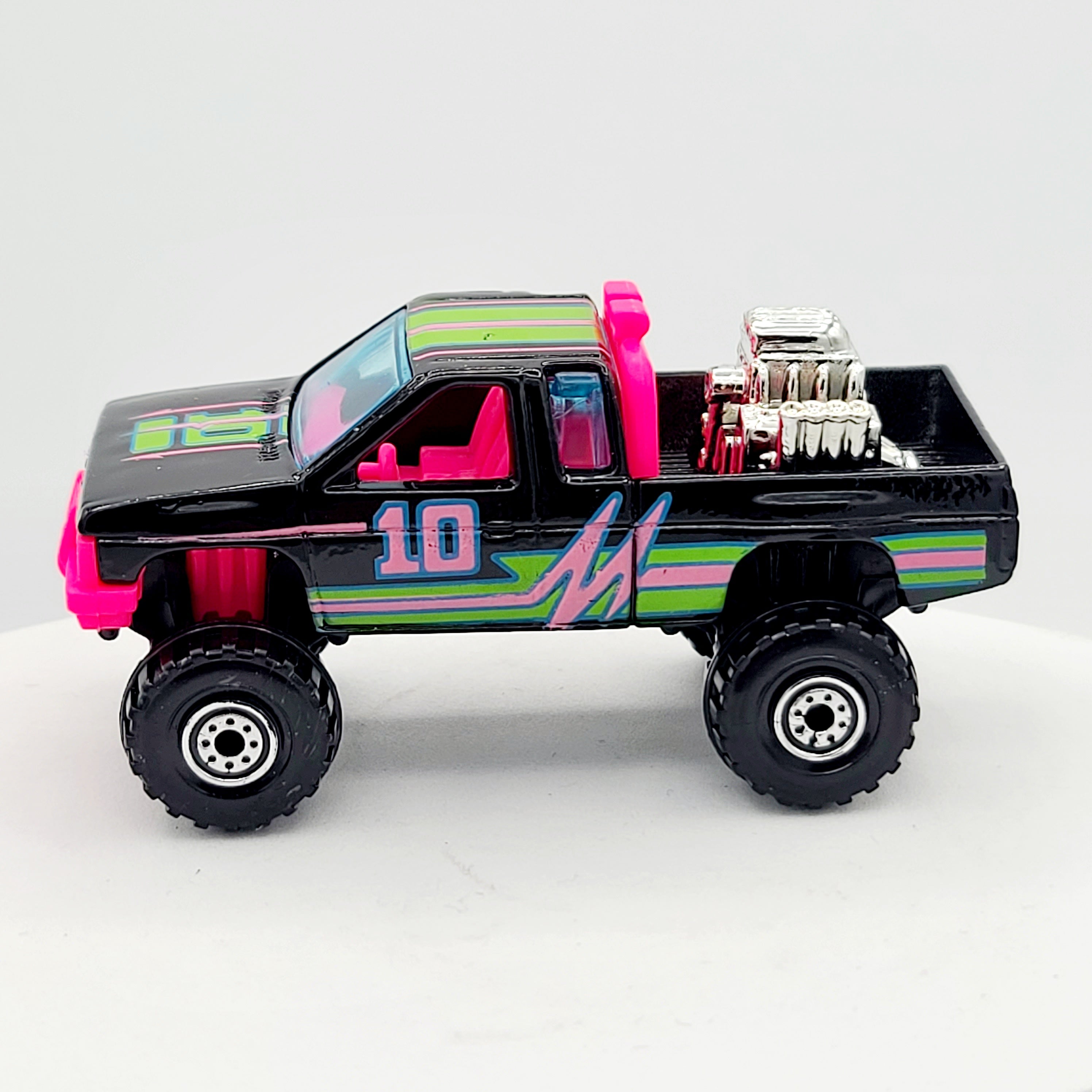 Hot Wheels Nissan Hardbody Pickup (1991 HW Basic)
